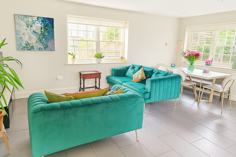 Moat Cottage, 7 Castle Hill, Rochester, ME1 1QQ
