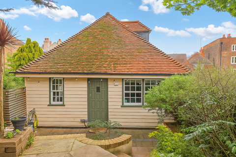 Moat Cottage, 7 Castle Hill, Rochester, ME1 1QQ