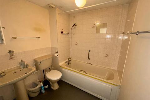 2 bedroom apartment for sale, Dove Close, Princes Park, Chatham