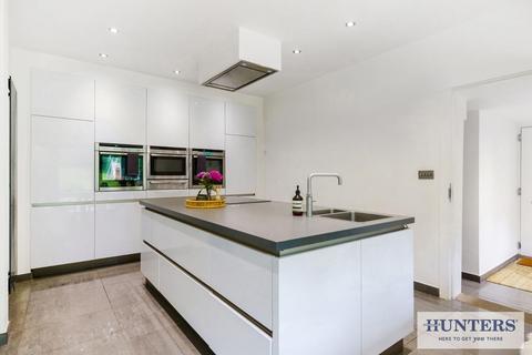 71 Westgate, Guiseley, Leeds, LS20 8HH