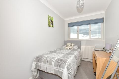 8 Chestnut Drive, Sturry, Canterbury, CT2 0NB
