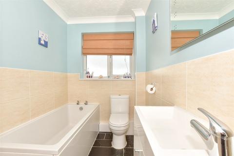8 Chestnut Drive, Sturry, Canterbury, CT2 0NB