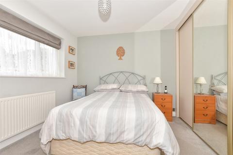 8 Chestnut Drive, Sturry, Canterbury, CT2 0NB