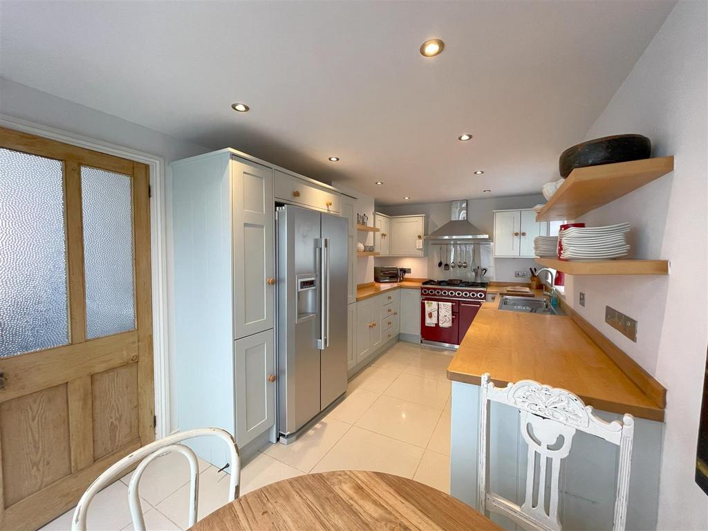Kitchen 4.jpg