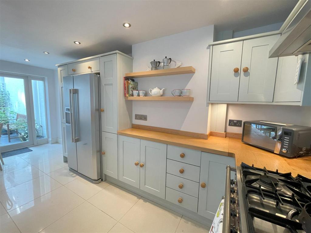 Kitchen 5.jpg