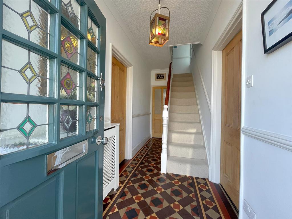 Entrance hall.jpg