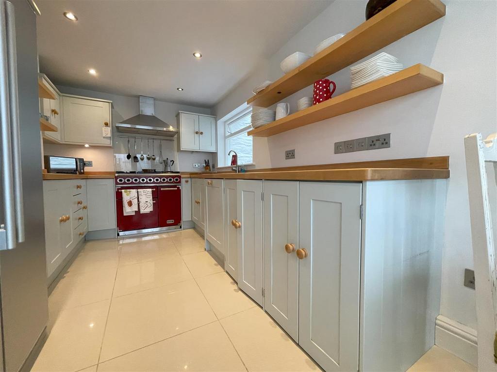 Kitchen 3.jpg