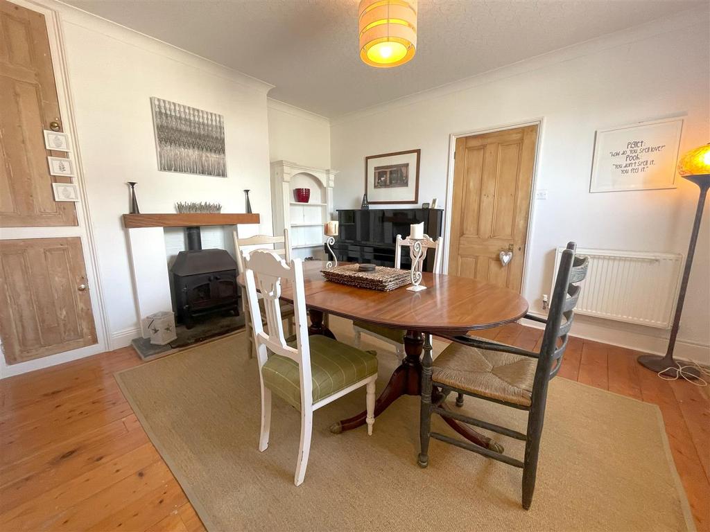 Dining room 2.jpg