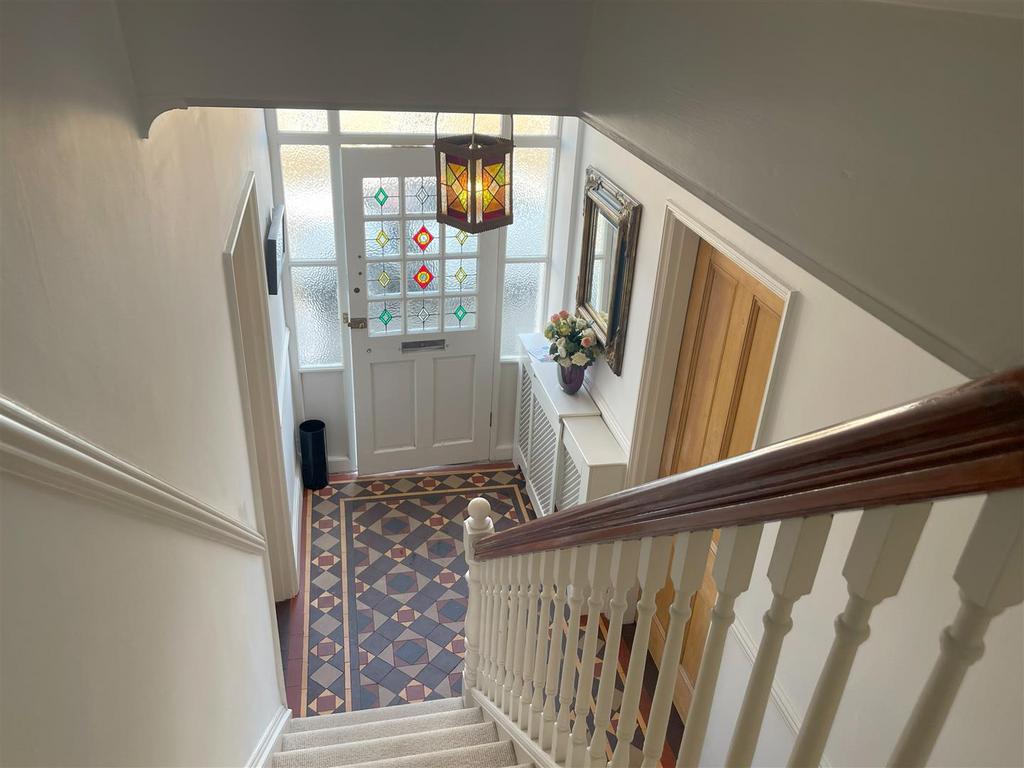 Entrance hall 4.jpg
