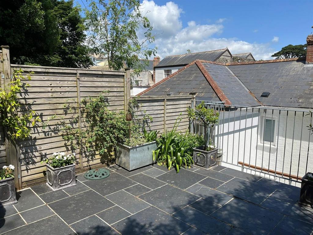 Garden terrace 2.jpg