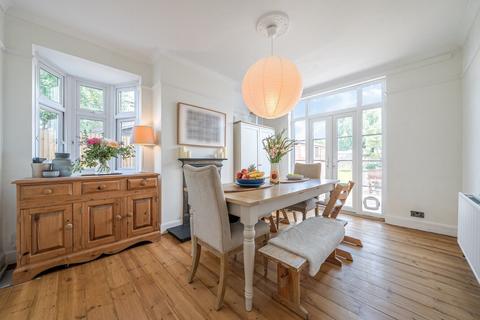10 Oakway, London, SW20 9JE
