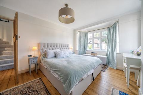 10 Oakway, London, SW20 9JE