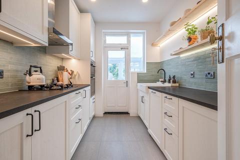 10 Oakway, London, SW20 9JE