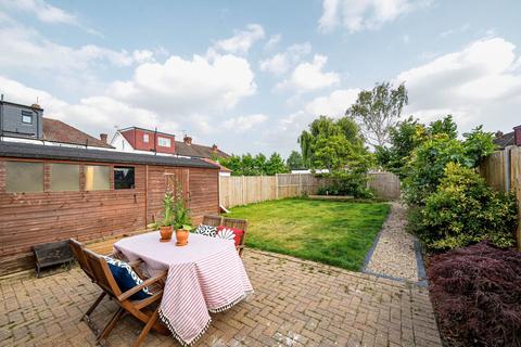 10 Oakway, London, SW20 9JE