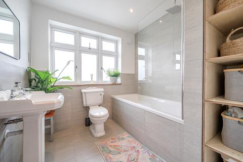 10 Oakway, London, SW20 9JE