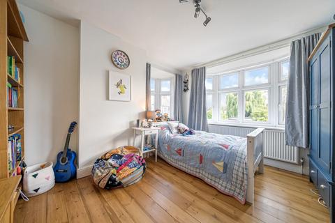 10 Oakway, London, SW20 9JE