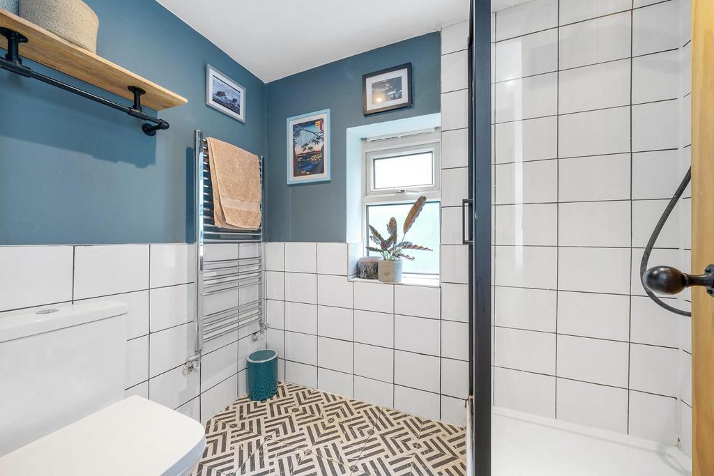 Bathroom 2.JPG