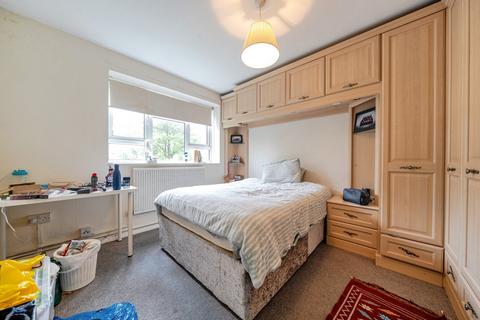 3 bedroom flat for sale, Weydown Close, London, SW19