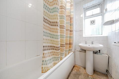 3 bedroom flat for sale, Weydown Close, Southfields, London, SW19