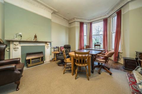 1 bedroom flat for sale, The Barons, St Margarets TW1