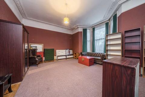 1 bedroom flat for sale, The Barons, St Margarets TW1