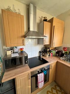 Studio to rent, Lichfield Grove, London N3