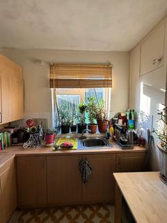 Studio to rent, Lichfield Grove, London N3
