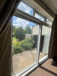 Studio to rent, Lichfield Grove, London N3