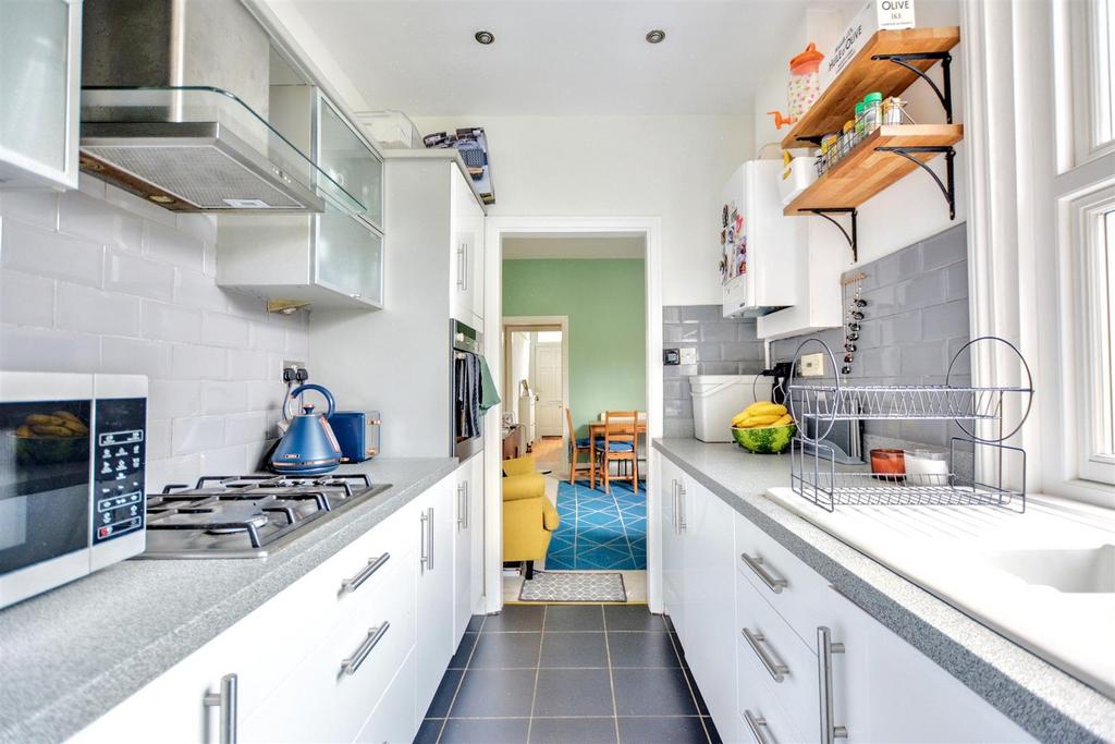 Kitchen 2.jpeg