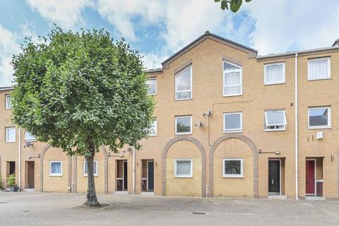 undefined, Cyclops Mews, Isle Of Dogs, London, E14