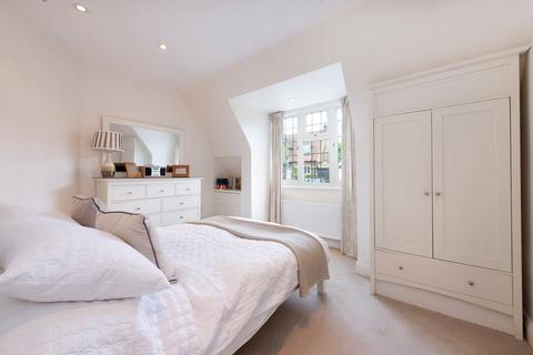 17 Valley Avenue, London, N12 9PG