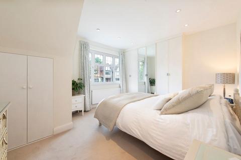 17 Valley Avenue, London, N12 9PG