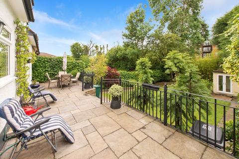 17 Valley Avenue, London, N12 9PG