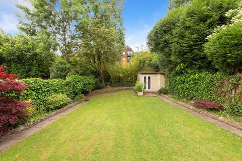 17 Valley Avenue, London, N12 9PG