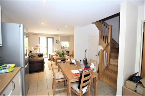 3 bedroom terraced house to rent, Darlington Road, Bath