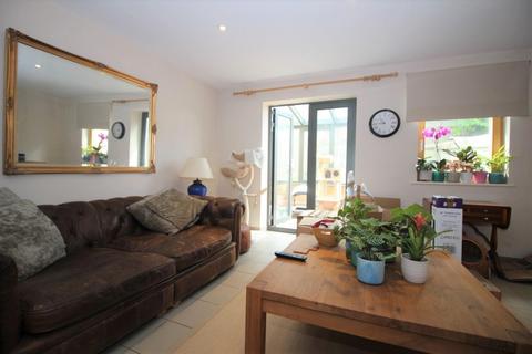 3 bedroom terraced house to rent, Darlington Road, Bath