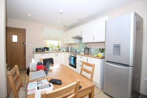 3 bedroom terraced house to rent, Darlington Road, Bath