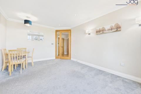 2 bedroom flat for sale, Fair Elms, Westbourne Road |  A beautiful front facing apartment with Castle Views