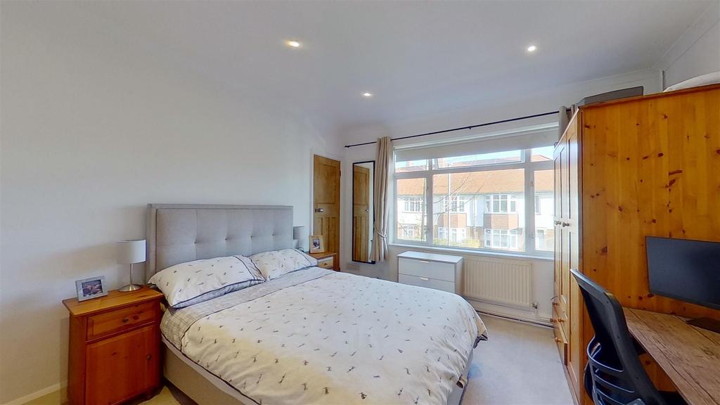 Godley-Road-Earlsfield-SW18-12172020 222551.jpg