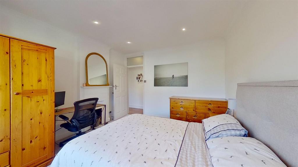 Godley-Road-Earlsfield-SW18-12172020 222608.jpg
