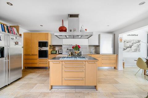 2 Gresley Road, London, N19 3JZ