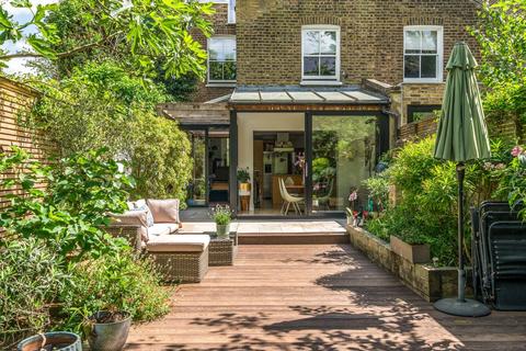 2 Gresley Road, London, N19 3JZ