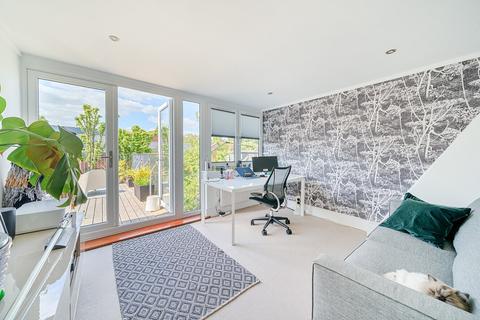 2 Gresley Road, London, N19 3JZ