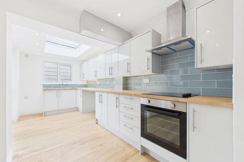 24 Fuller Road, Perranporth, TR6 0EE