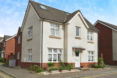 6 bedroom detached house for sale