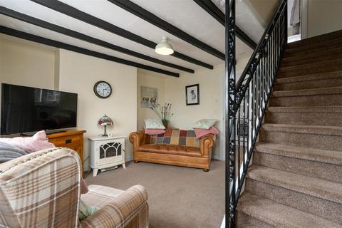 2 bedroom terraced house for sale, Station Road, Keyingham