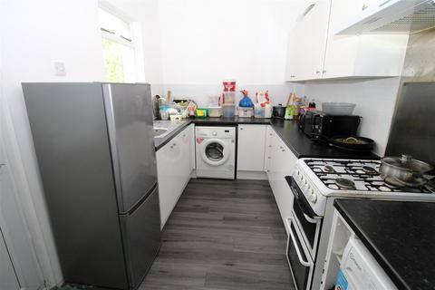 11 Vickers Road, Erith, DA8 1PH