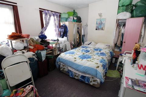 11 Vickers Road, Erith, DA8 1PH