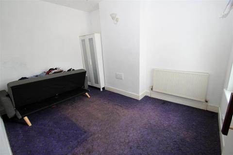11 Vickers Road, Erith, DA8 1PH