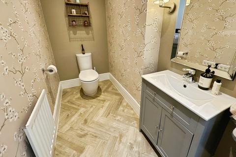 12 Castle Close, Stretton, Burton-on-trent, DE13 0WA
